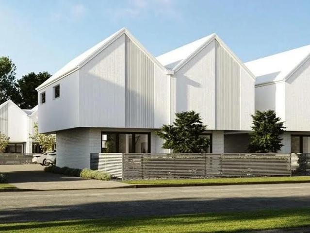 2 bedroom townhouse in Avondale!