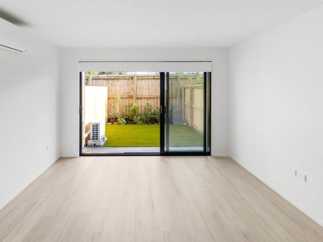 2 bedroom townhouse in Avondale!