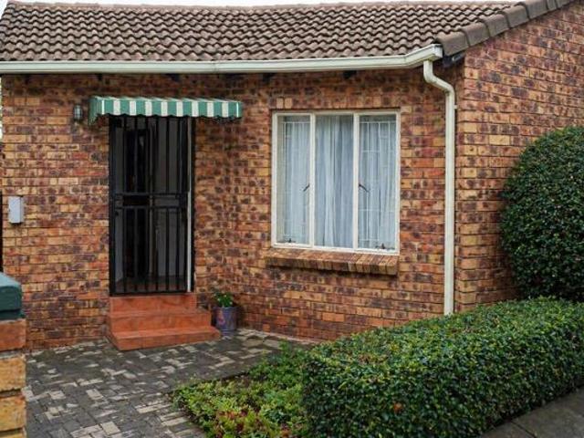 2 Bedroom Townhouse in Allens Nek