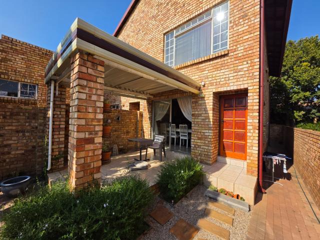 2 Bedroom Townhouse in Amberfield Glen