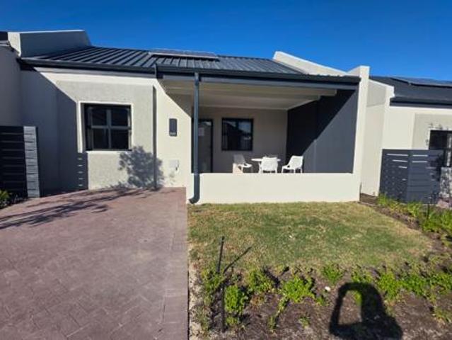 2 Bedroom Townhouse in Burgundy Estate