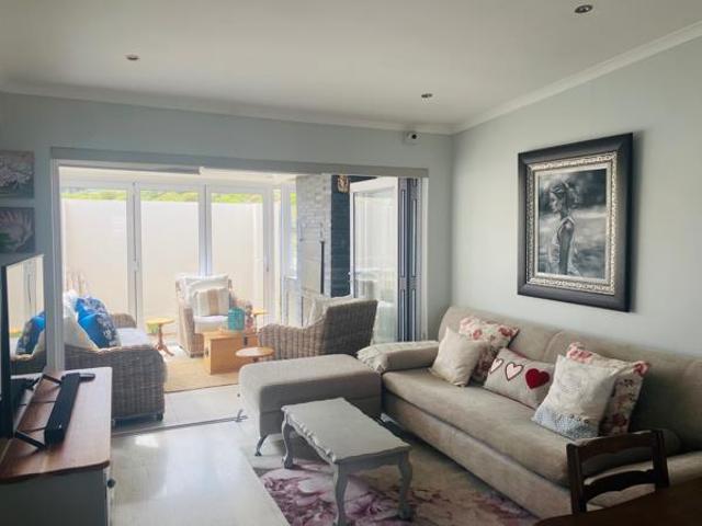 2 Bedroom Townhouse in Burgundy Estate