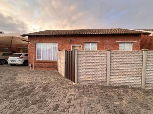 2 Bedroom Townhouse in Bayswater