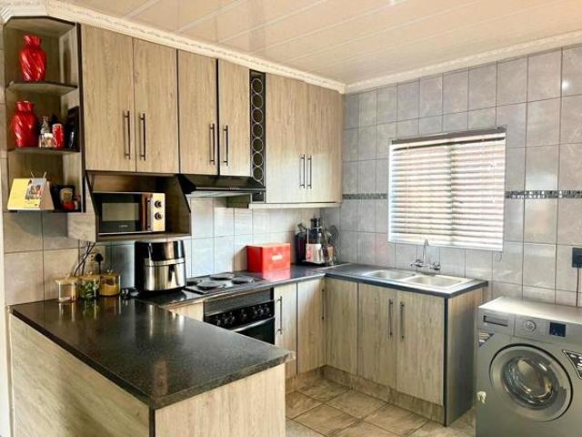 2 Bedroom Townhouse in Bendor