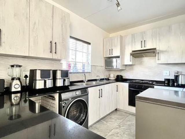 2 Bedroom Townhouse in Bendor