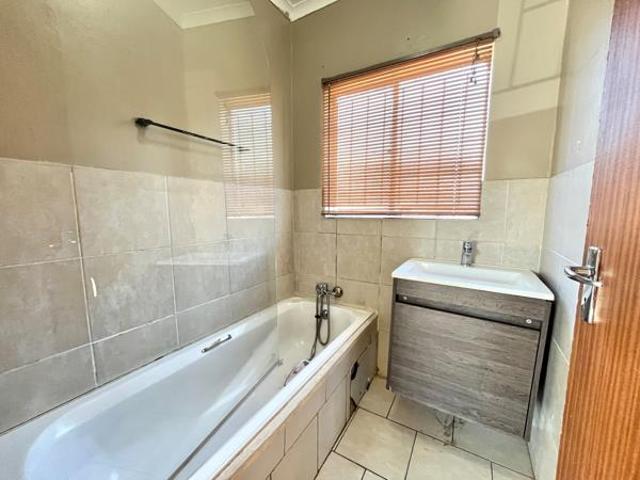 2 Bedroom Townhouse in Bendor Park
