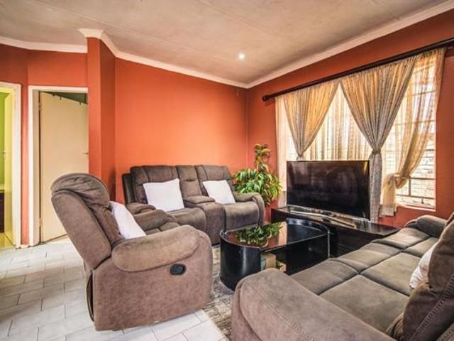 2 Bedroom Townhouse in Birchleigh