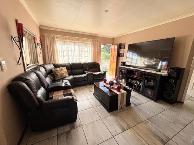 2 Bedroom Townhouse in Bothasrus