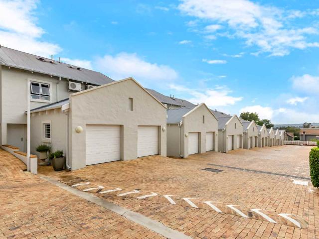 2 Bedroom Townhouse in Bryanston
