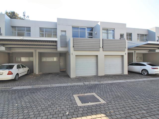 2 Bedroom Townhouse in Bryanston