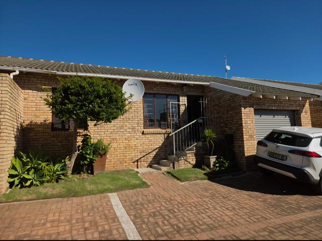 2 Bedroom Townhouse in Central Jeffreys Bay