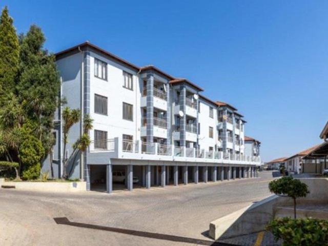 2 Bedroom Townhouse in Constantia Kloof