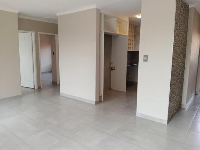 2 Bedroom Townhouse in Constantia Kloof