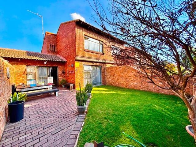 2 Bedroom Townhouse in Cosmosrand