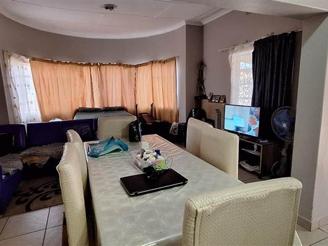 2 Bedroom Townhouse in Diamant Park