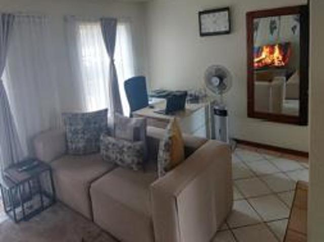2 Bedroom Townhouse in Die Hoewes
