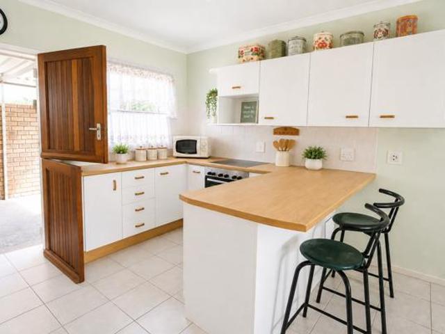 2 Bedroom Townhouse in Die Hoewes
