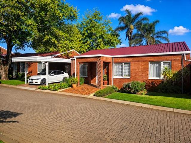 2 Bedroom Townhouse in Die Hoewes