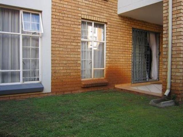 2 Bedroom Townhouse in Die Hoewes