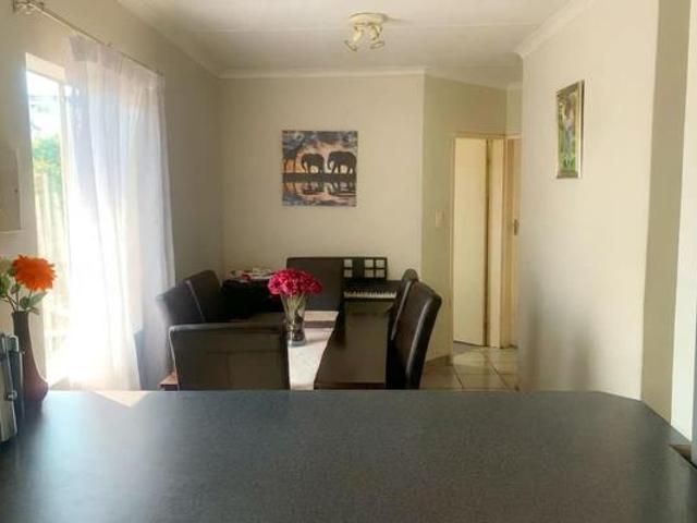 2 Bedroom Townhouse in Die Hoewes