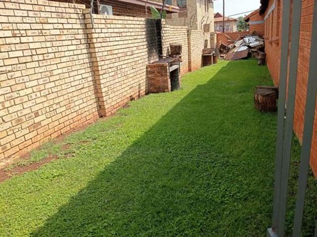2 Bedroom Townhouse in Die Hoewes
