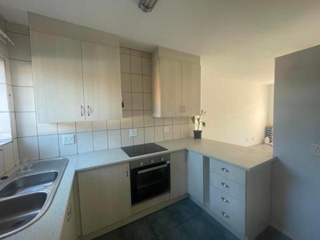 2 Bedroom Townhouse in Die Hoewes