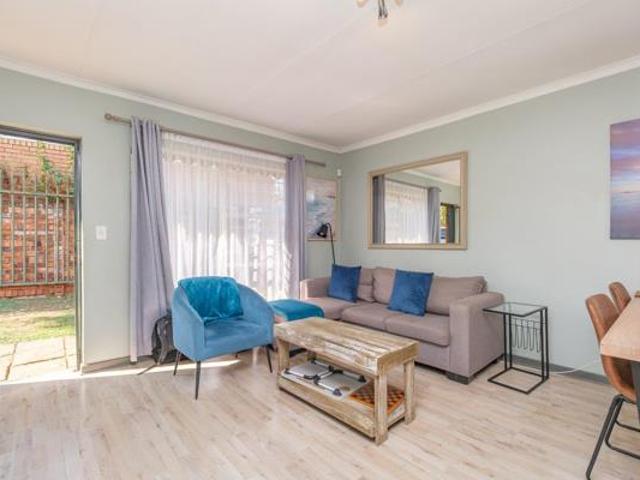2 Bedroom Townhouse in Die Hoewes