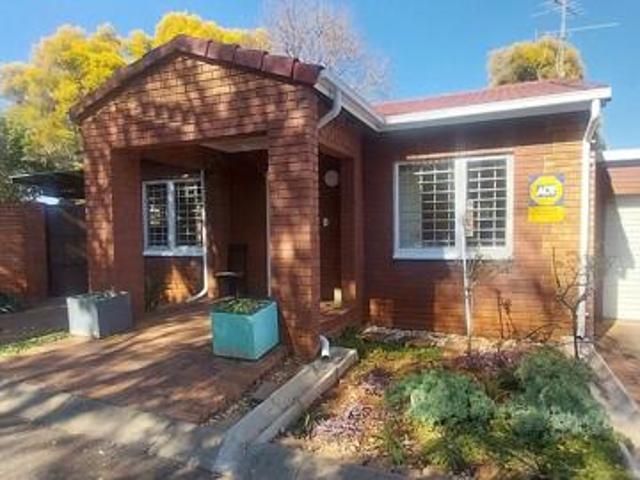 2 Bedroom Townhouse in Die Hoewes