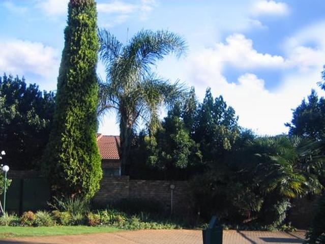 2 Bedroom Townhouse in Die Hoewes