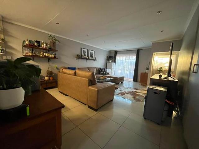 2 Bedroom Townhouse in Die Hoewes