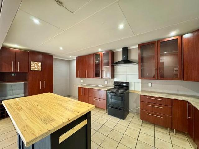 2 Bedroom Townhouse in Die Hoewes