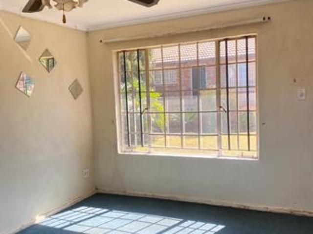2 Bedroom Townhouse in Die Hoewes