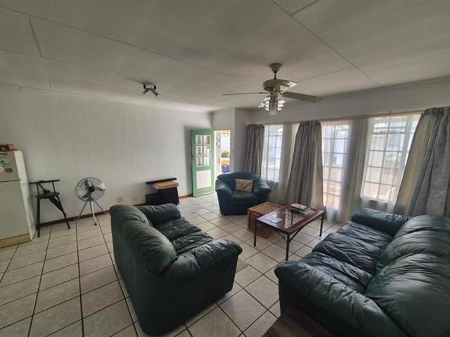 2 Bedroom Townhouse in Die Hoewes