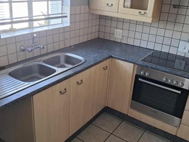 2 Bedroom Townhouse in Die Hoewes