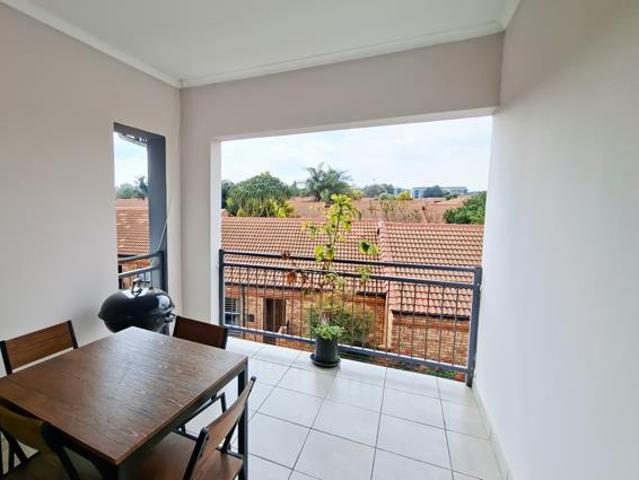 2 Bedroom Townhouse in Die Hoewes