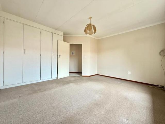 2 Bedroom Townhouse in Die Hoewes