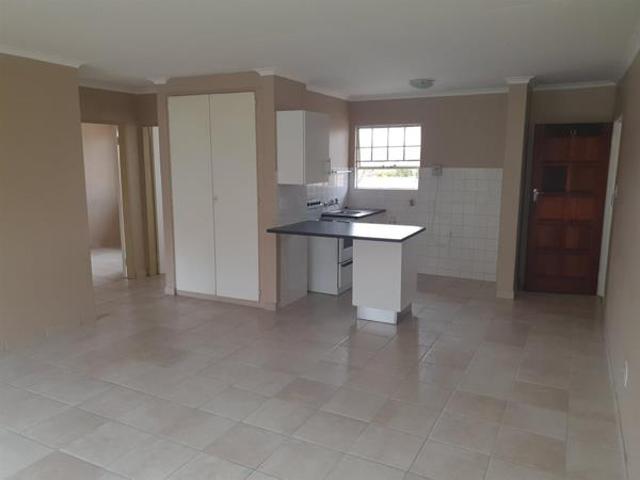 2 Bedroom Townhouse in Die Hoewes