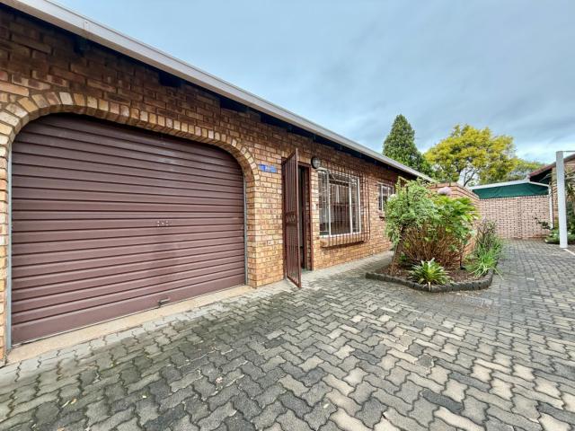 2 Bedroom Townhouse in Die Hoewes