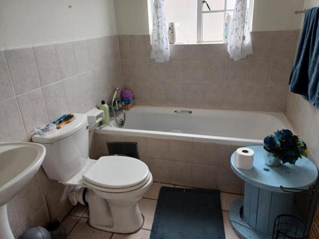 2 Bedroom Townhouse in Die Hoewes