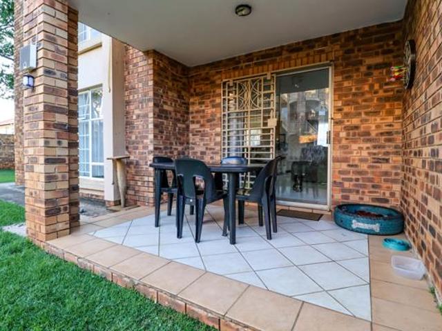 2 Bedroom Townhouse in Die Hoewes
