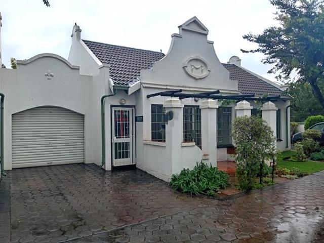 2 Bedroom Townhouse in Die Hoewes
