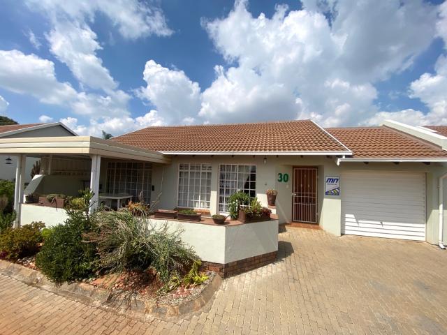 2 Bedroom Townhouse in Die Hoewes