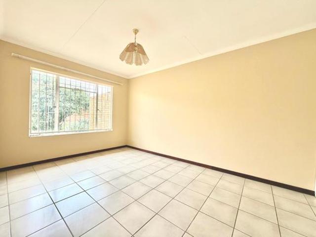 2 Bedroom Townhouse in Die Hoewes