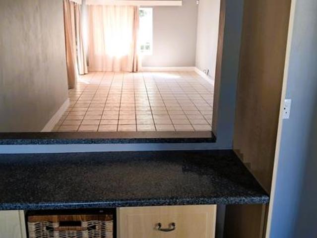 2 Bedroom Townhouse in Die Hoewes