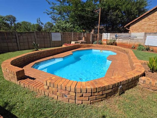 2 Bedroom Townhouse in Doornpoort and surrounds
