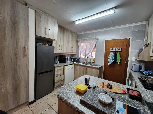 2 Bedroom Townhouse in Doornpoort and surrounds