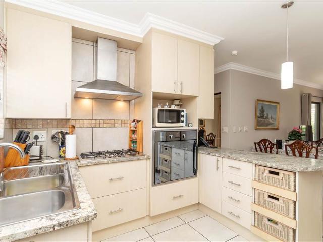 2 Bedroom Townhouse in Douglasdale