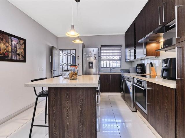 2 Bedroom Townhouse in Douglasdale