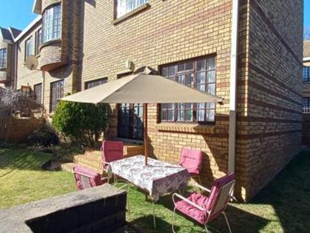 2 Bedroom Townhouse in Eureka