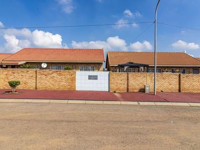 2 Bedroom Townhouse in Eike Park